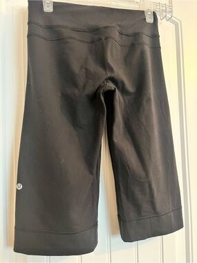 Lululemon Black Wide- Leg Capris - Size 4